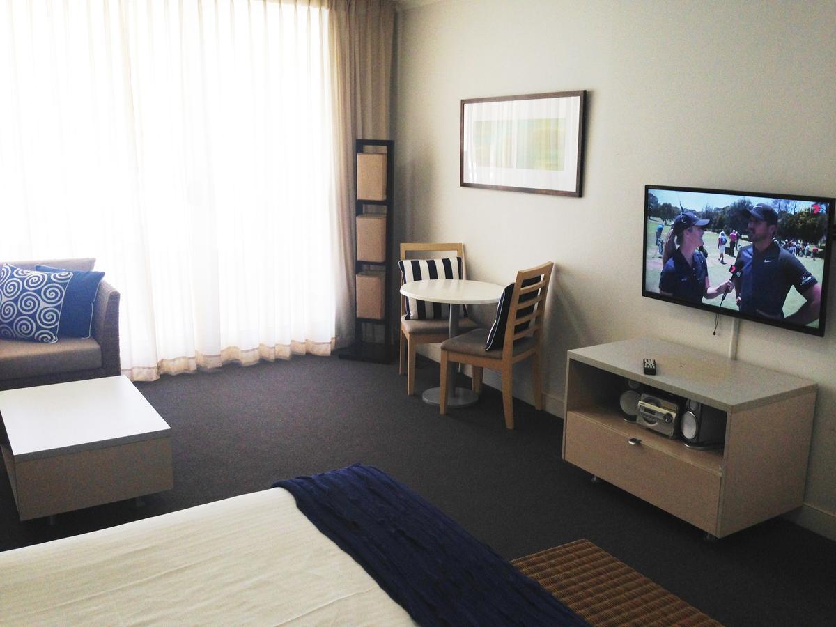 Base Holidays - Ettalong Beach Premium Apartments Екстериор снимка