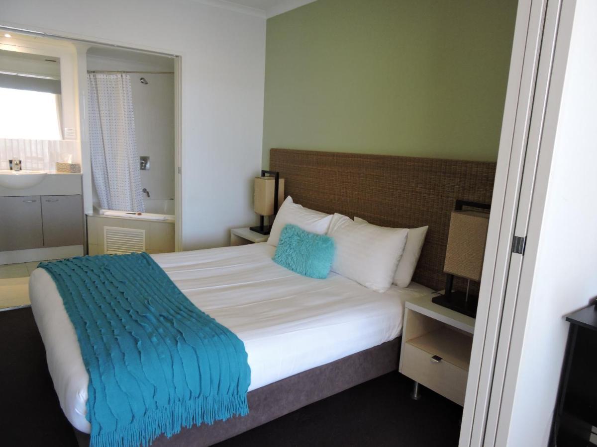 Base Holidays - Ettalong Beach Premium Apartments Екстериор снимка